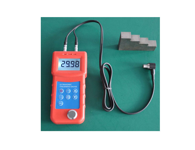 Medidor de espesor ultrasónico UM6800